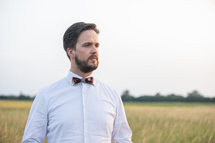 Floral Resin Wooden Bow Tie: Folk Wedding Accessory – handmade floral hair accessory by magaela