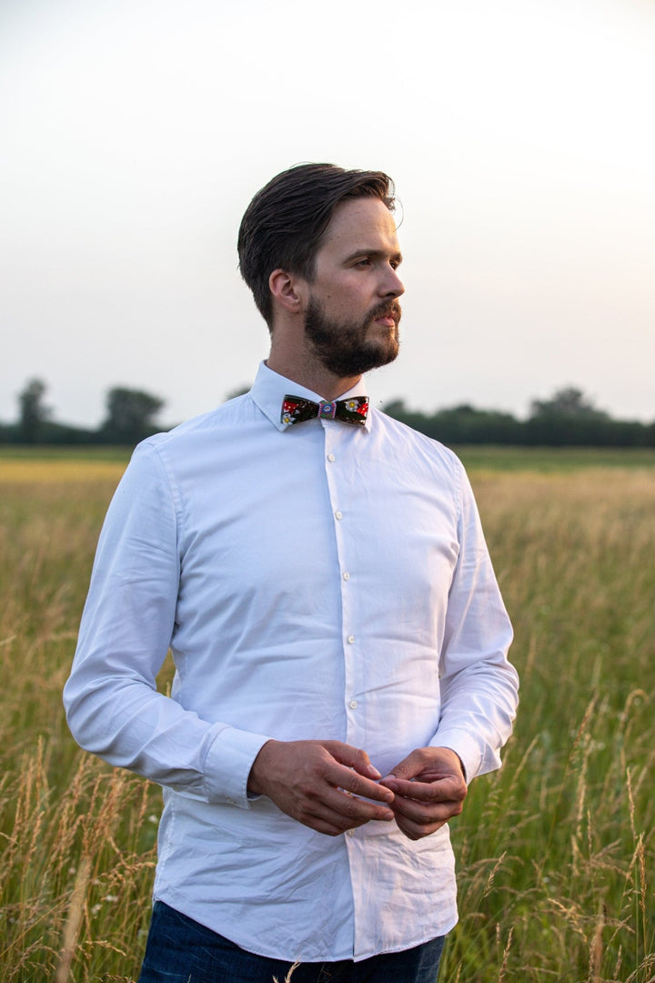 Floral Resin Wooden Bow Tie: Folk Wedding Accessory – handmade floral hair accessory by magaela