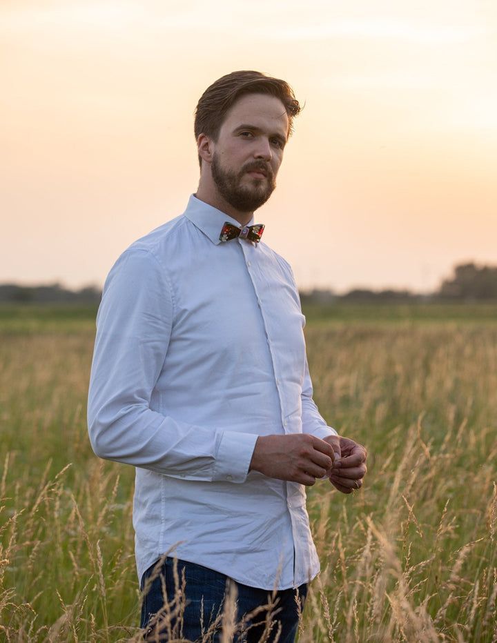 Floral Resin Wooden Bow Tie: Folk Wedding Accessory – handmade floral hair accessory by magaela