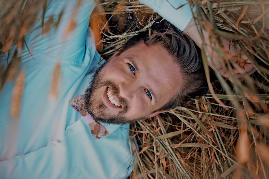 Floral Resin Wooden Bow Tie: Romantic Wedding Accessory – handmade floral hair accessory by magaela