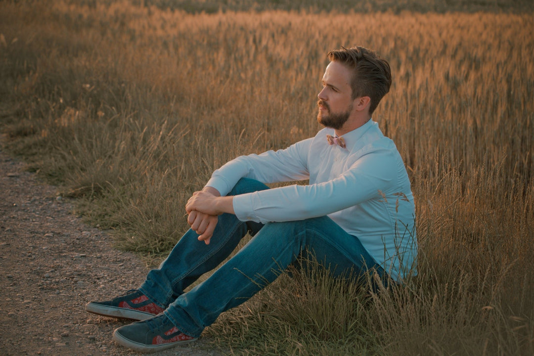 Floral Resin Wooden Bow Tie: Romantic Wedding Accessory – handmade floral hair accessory by magaela