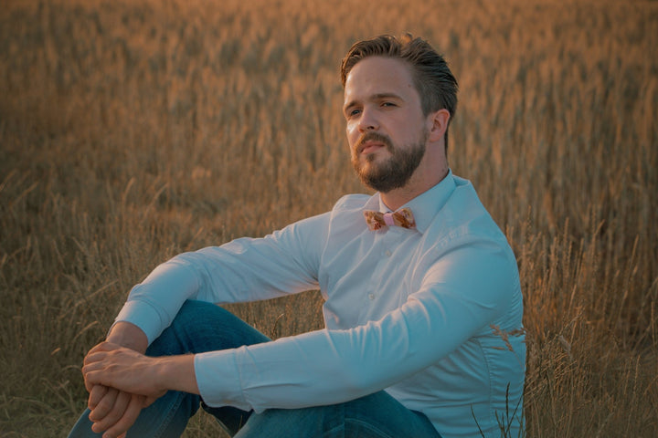 Floral Resin Wooden Bow Tie: Romantic Wedding Accessory – handmade floral hair accessory by magaela