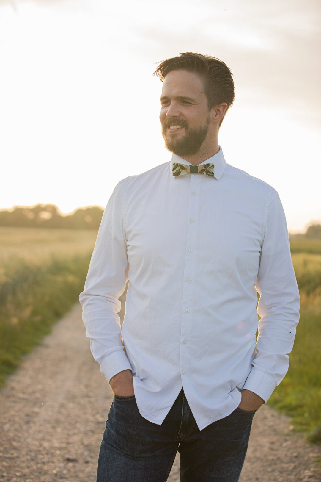 Floral Resin Wooden Bow Tie: Green & White Wedding Accessory – handmade floral hair accessory by magaela