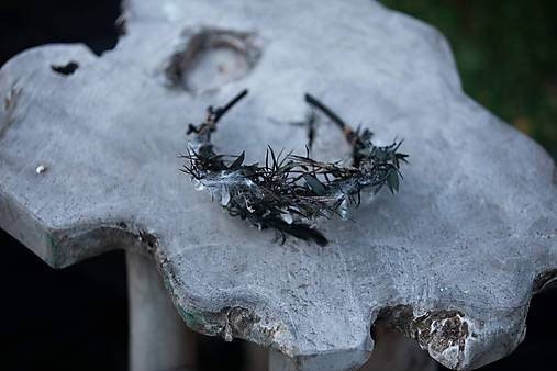 Black Halloween Hair Crown: Evil Queen Hairband – handmade floral hair accessory by magaela