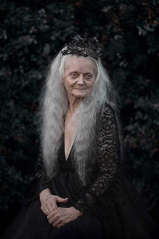 Black Halloween Hair Crown: Evil Queen Hairband – handmade floral hair accessory by magaela