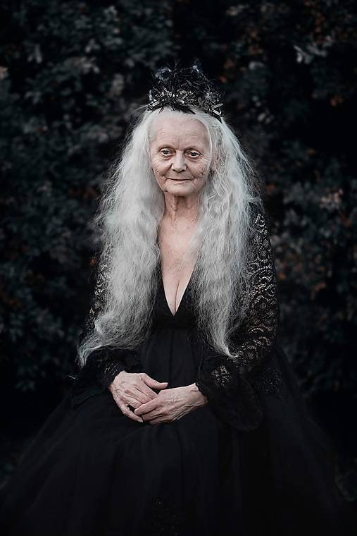 Black Halloween Hair Crown: Evil Queen Hairband – handmade floral hair accessory by magaela