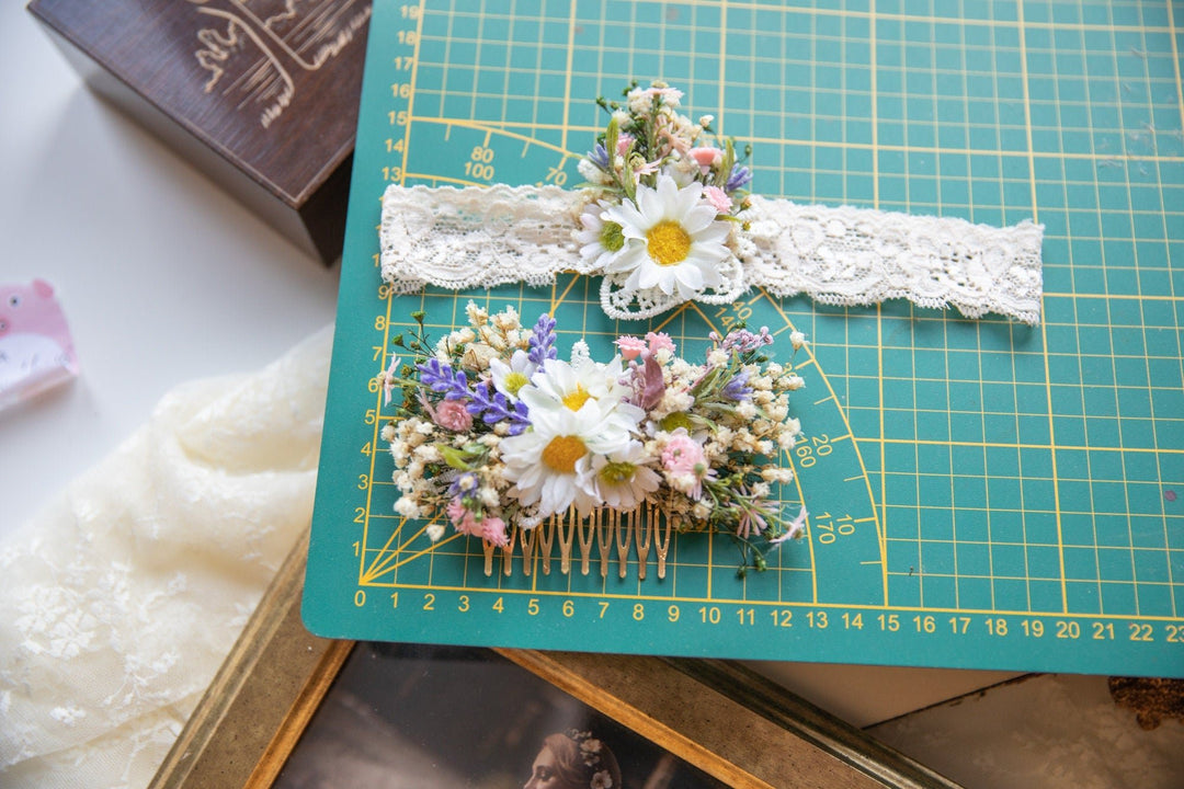 Meadowy Wedding Hair Comb: Daisy & Baby's Breath Bridal Accessory – handmade floral hair accessory by magaela