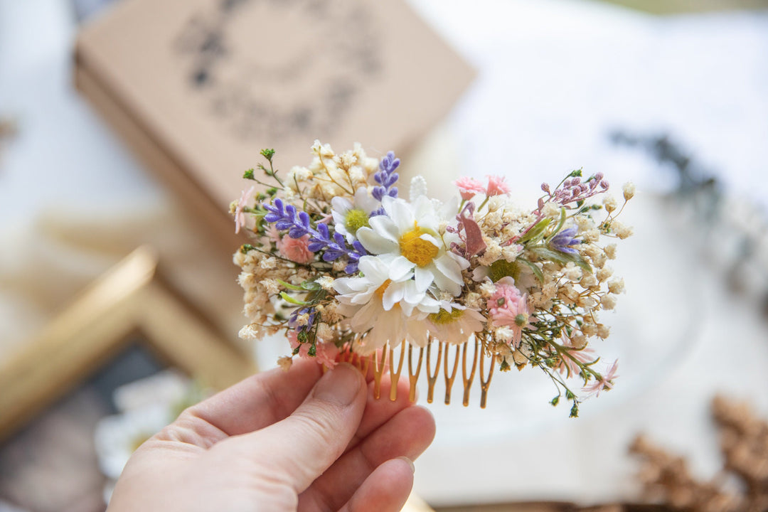 Meadowy Wedding Hair Comb: Daisy & Baby's Breath Bridal Accessory – handmade floral hair accessory by magaela