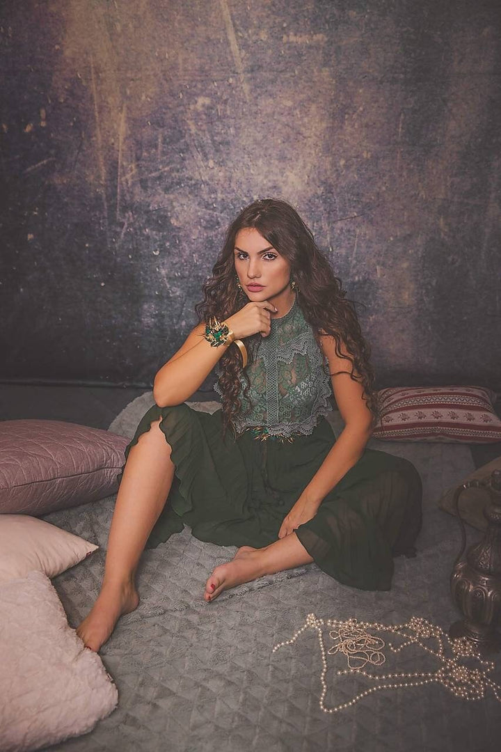 Emerald Golden Floral Bracelet: Elegant Wedding Jewelry – handmade floral hair accessory by magaela