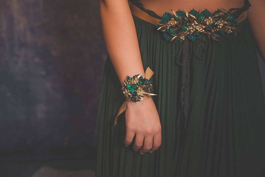 Emerald Golden Floral Bracelet: Elegant Wedding Jewelry – handmade floral hair accessory by magaela