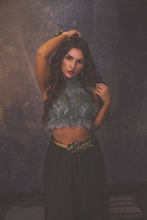 Emerald Green Bridal Belt: Golden Flower Wedding Sash, Handmade Jewelry – handmade floral hair accessory by magaela