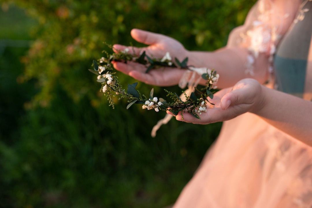 Baby's Breath Flower Crown: Natural Wedding Hair Wreath – handmade floral hair accessory by magaela