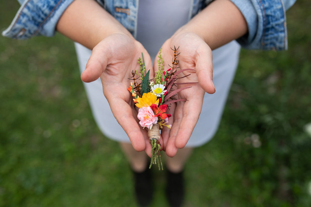 Summer Wedding Boutonniere: Handmade Floral Groomsman Buttonhole – handmade floral hair accessory by magaela
