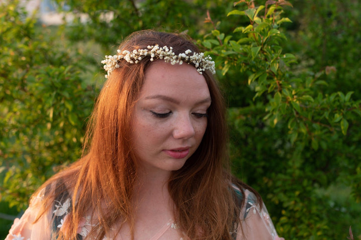 Preserved Baby's Breath Flower Crown: Natural Bridal Hair Wreath – handmade floral hair accessory by magaela