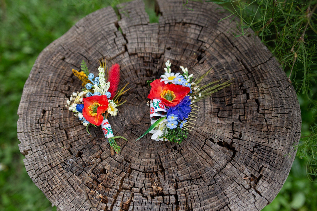 Folk Wedding Boutonniere: Poppy Groom Accessory – handmade floral hair accessory by magaela