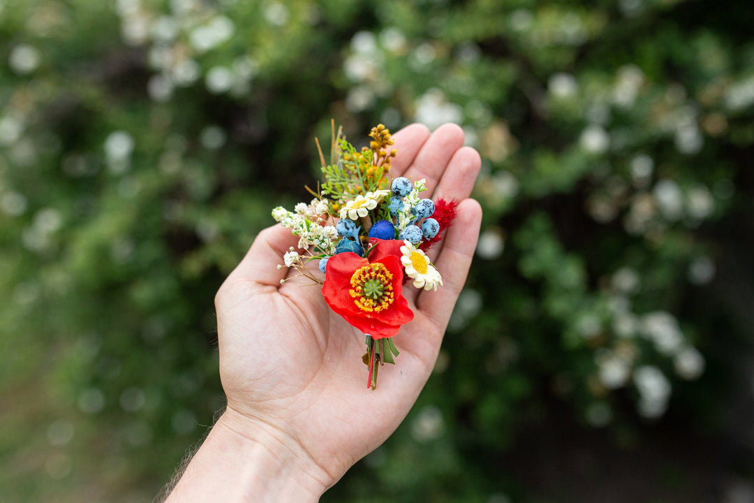 Folk Wedding Boutonniere: Poppy Groom Accessory – handmade floral hair accessory by magaela