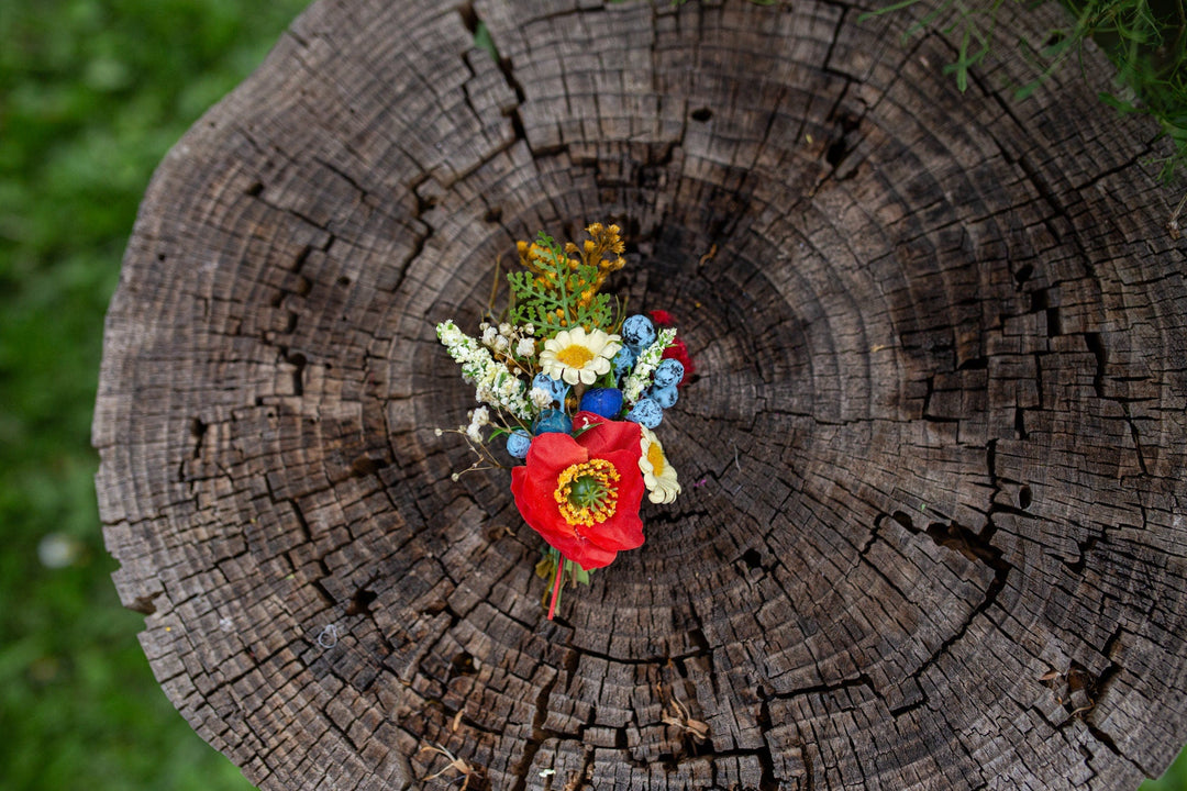 Folk Wedding Boutonniere: Poppy Groom Accessory – handmade floral hair accessory by magaela