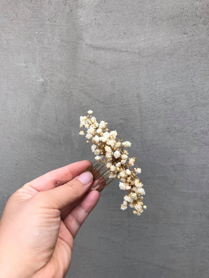 Beige Baby's Breath Wedding Hair Comb: Preserved Flower Bridal Accessory – handmade floral hair accessory by magaela