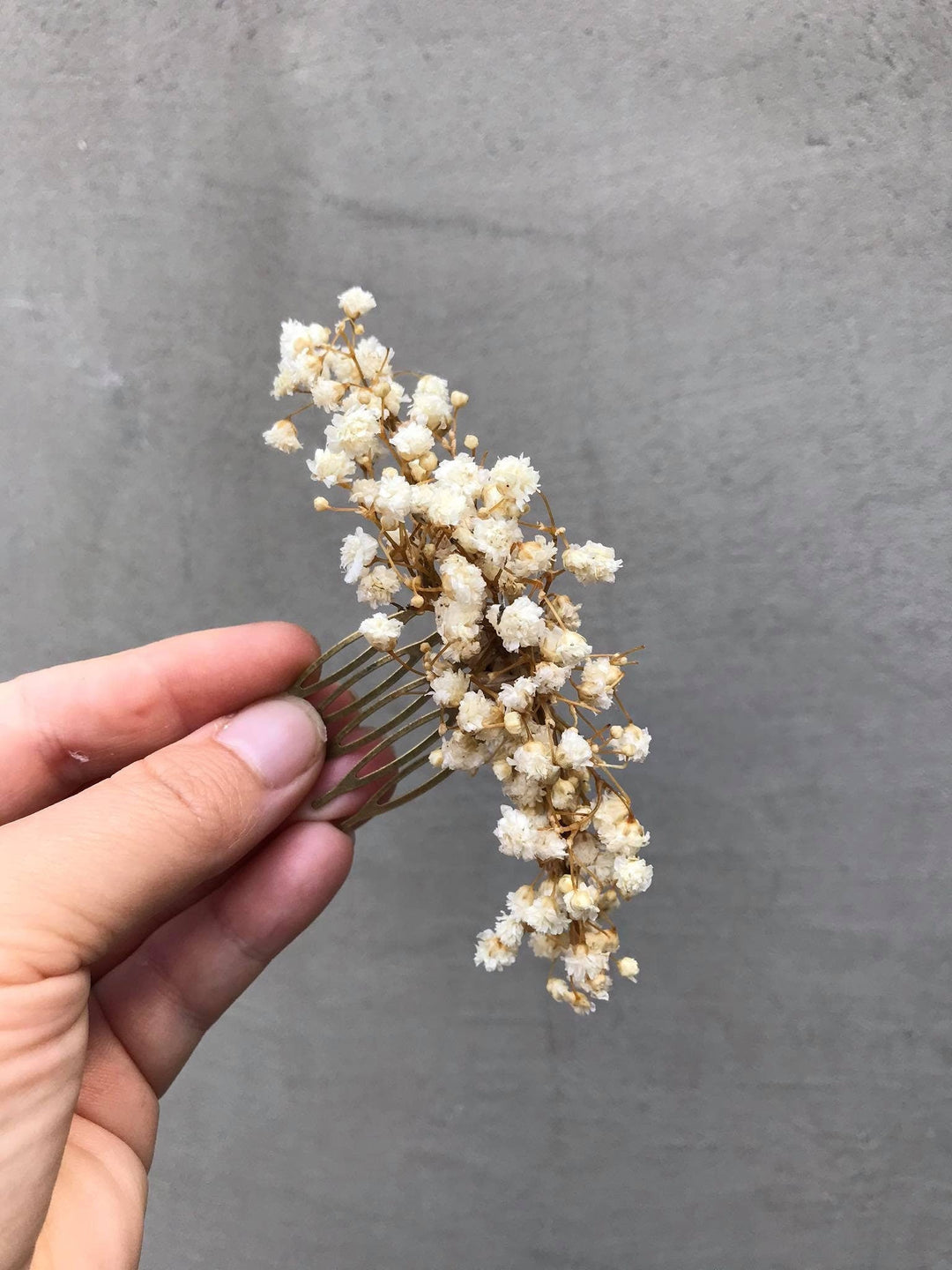 Beige Baby's Breath Wedding Hair Comb: Preserved Flower Bridal Accessory – handmade floral hair accessory by magaela