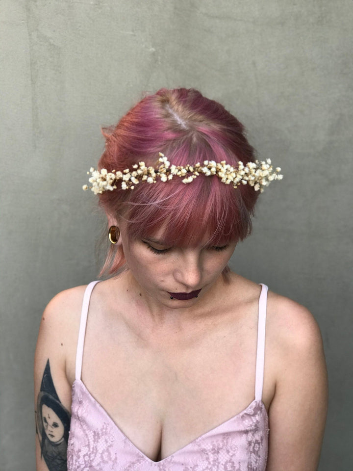 Beige Baby's Breath Wedding Hair Comb: Preserved Flower Bridal Accessory – handmade floral hair accessory by magaela