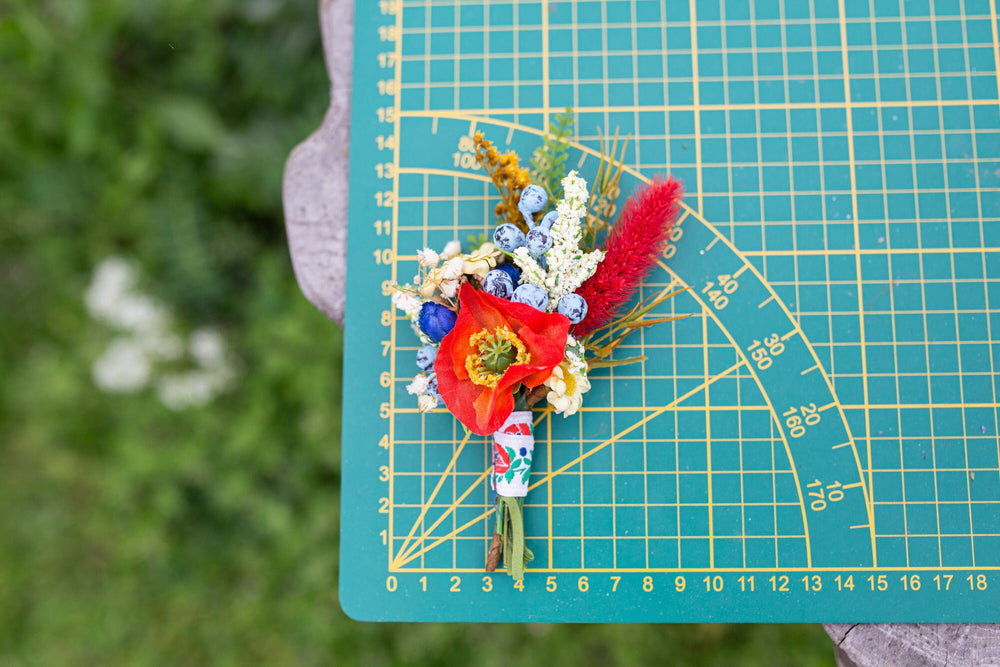Folk Wedding Boutonniere: Poppy Groom Accessory – handmade floral hair accessory by magaela