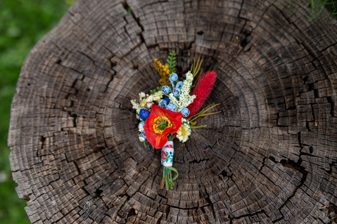 Folk Wedding Boutonniere: Poppy Groom Accessory – handmade floral hair accessory by magaela