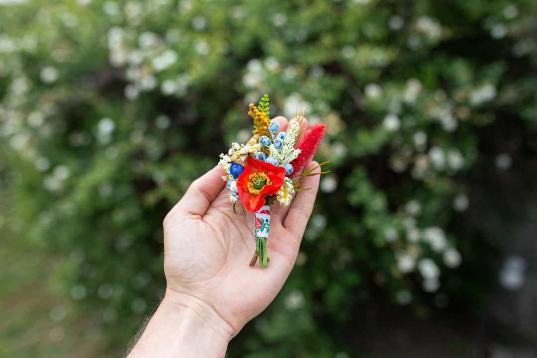 Folk Wedding Boutonniere: Poppy Groom Accessory – handmade floral hair accessory by magaela