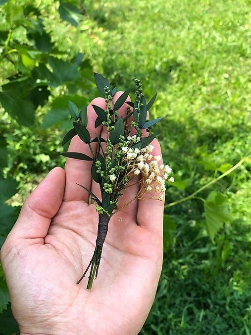 Greenery Wedding Boutonniere: Natural Baby's Breath Groom Accessory – handmade floral hair accessory by magaela