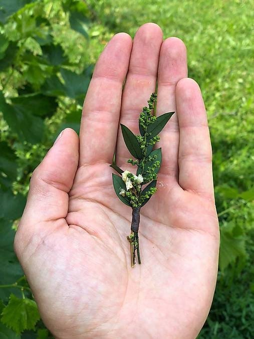Greenery Wedding Boutonniere: Natural Baby's Breath Groom Accessory – handmade floral hair accessory by magaela