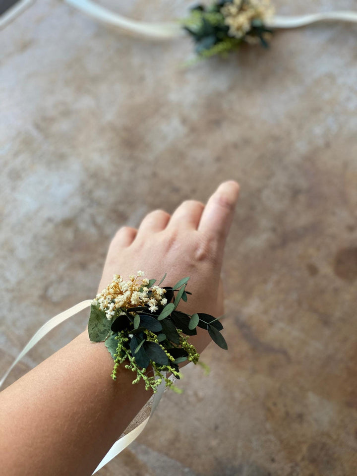 Greenery Wedding Bracelet: Ivory Floral Bridesmaid Corsage – handmade floral hair accessory by magaela