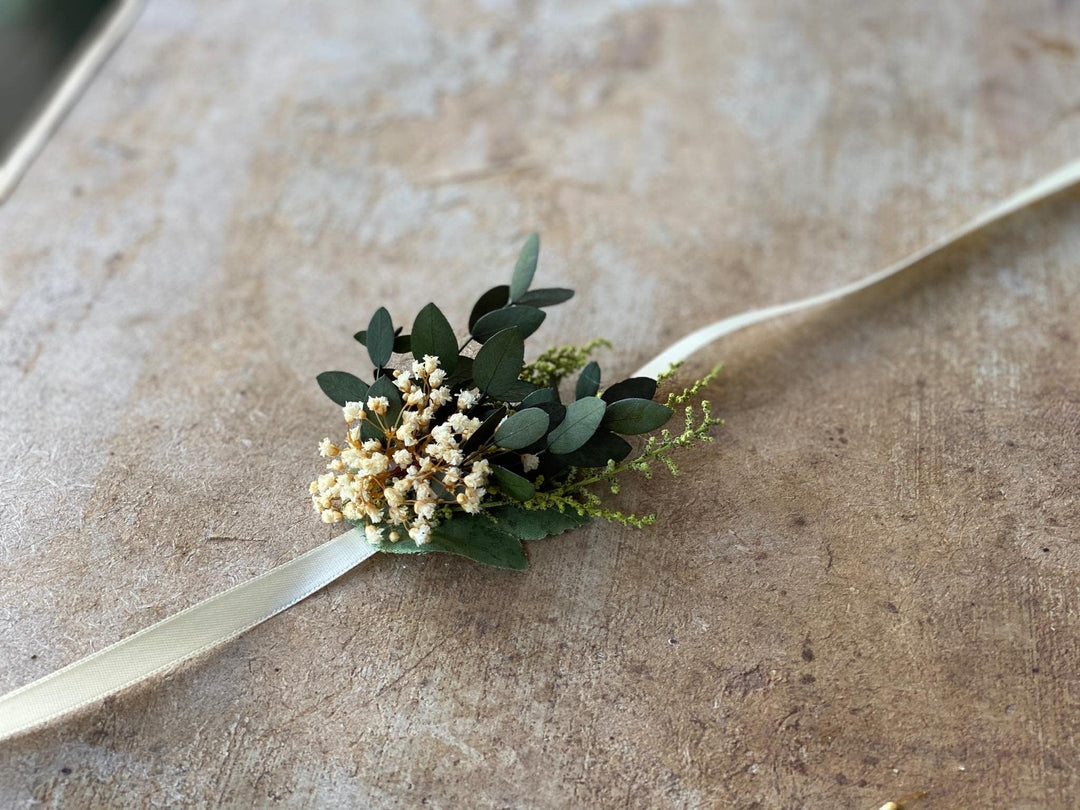 Greenery Wedding Bracelet: Ivory Floral Bridesmaid Corsage – handmade floral hair accessory by magaela