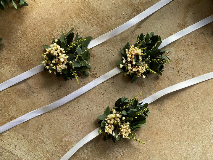 Greenery Wedding Bracelet: Ivory Floral Bridesmaid Corsage – handmade floral hair accessory by magaela