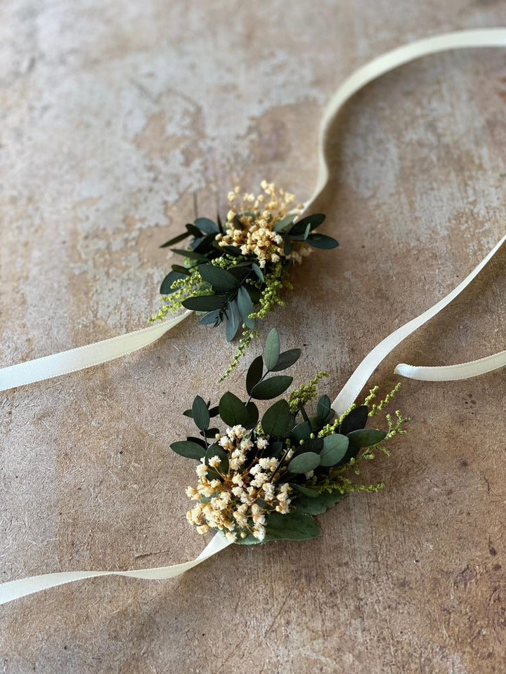 Greenery Wedding Bracelet: Ivory Floral Bridesmaid Corsage – handmade floral hair accessory by magaela