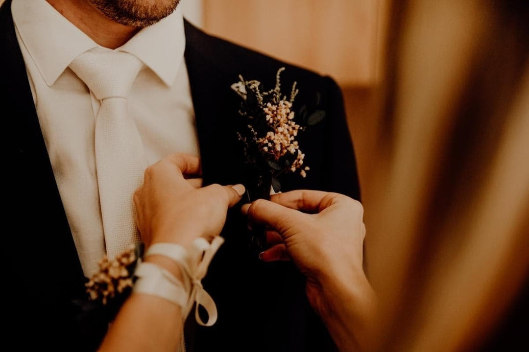 Greenery Wedding Boutonniere: Natural Baby's Breath Groom Accessory – handmade floral hair accessory by magaela