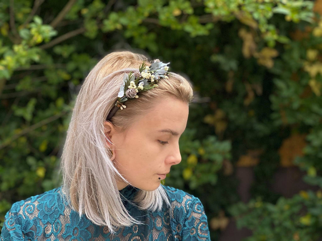 Winter Flower Headband: Pine Cone Christmas Bridal Hairband – handmade floral hair accessory by magaela