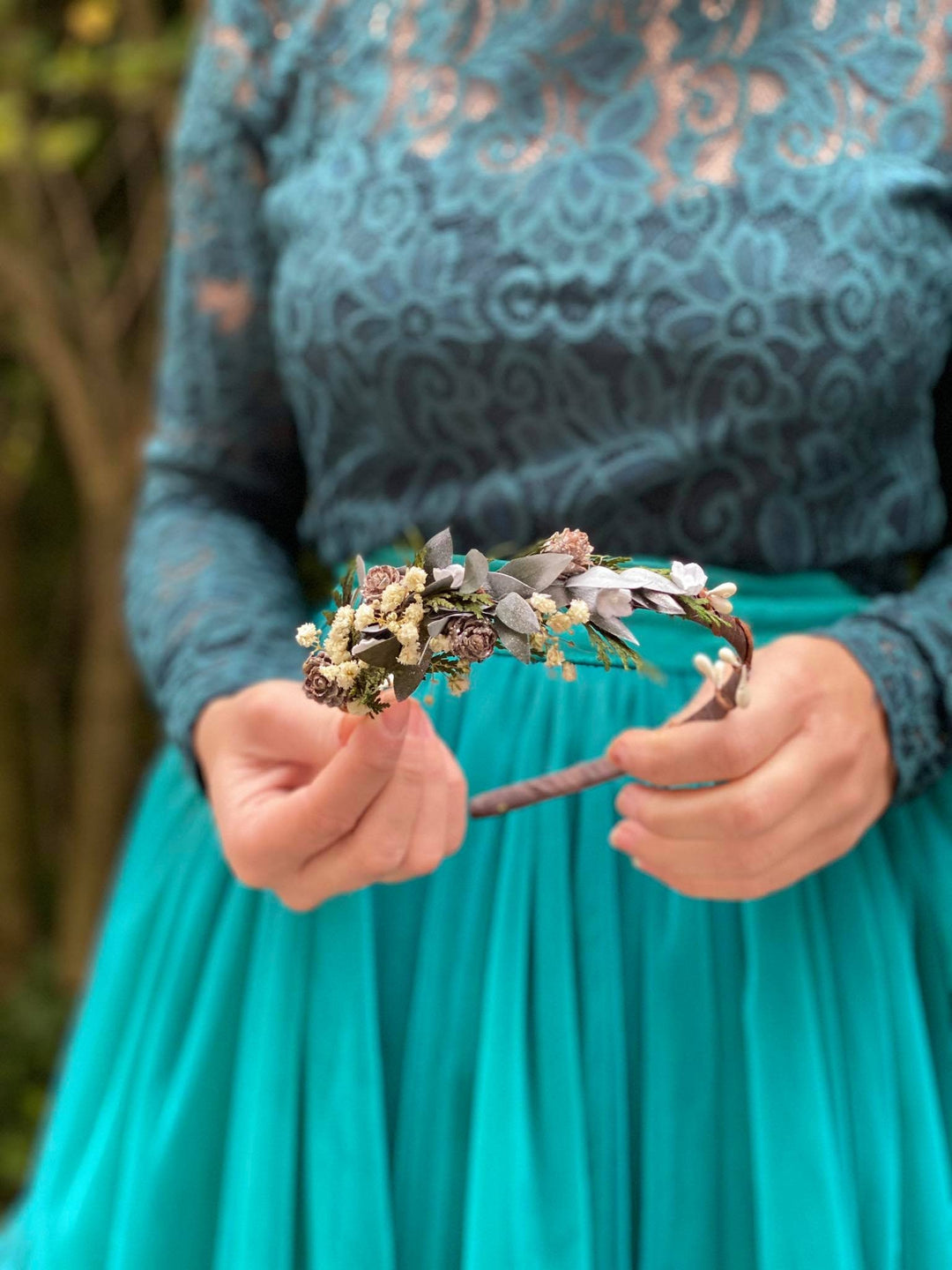 Winter Flower Headband: Pine Cone Christmas Bridal Hairband – handmade floral hair accessory by magaela