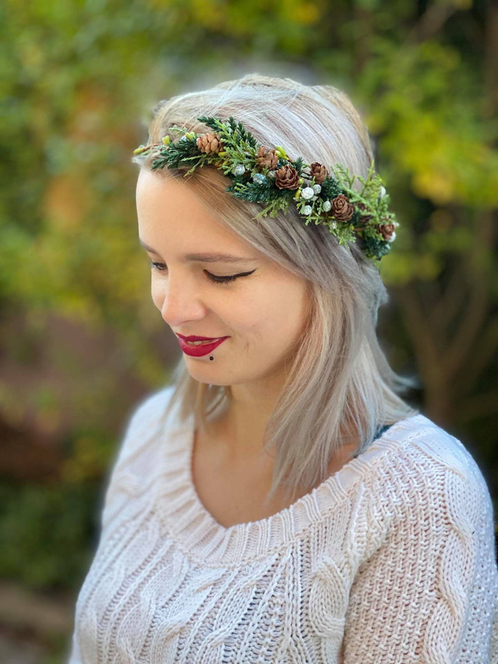 Christmassy Pine Cone Hair Wreath: Winter Woodland Crown – handmade floral hair accessory by magaela