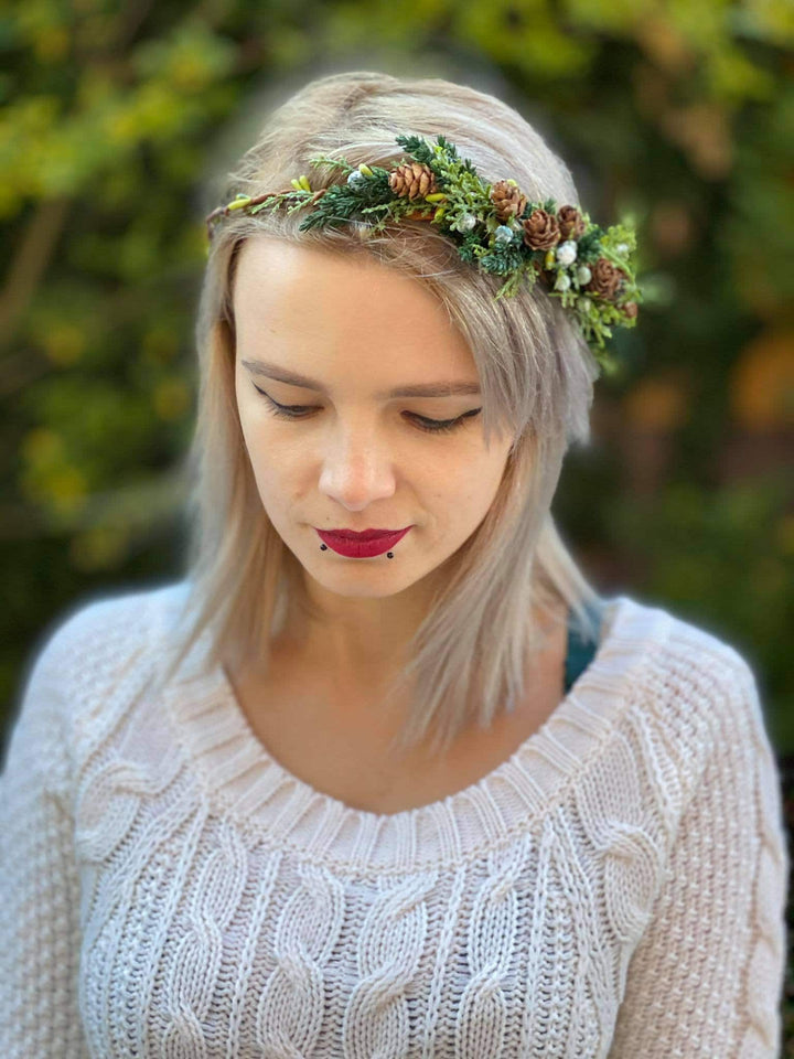 Christmassy Pine Cone Hair Wreath: Winter Woodland Crown – handmade floral hair accessory by magaela
