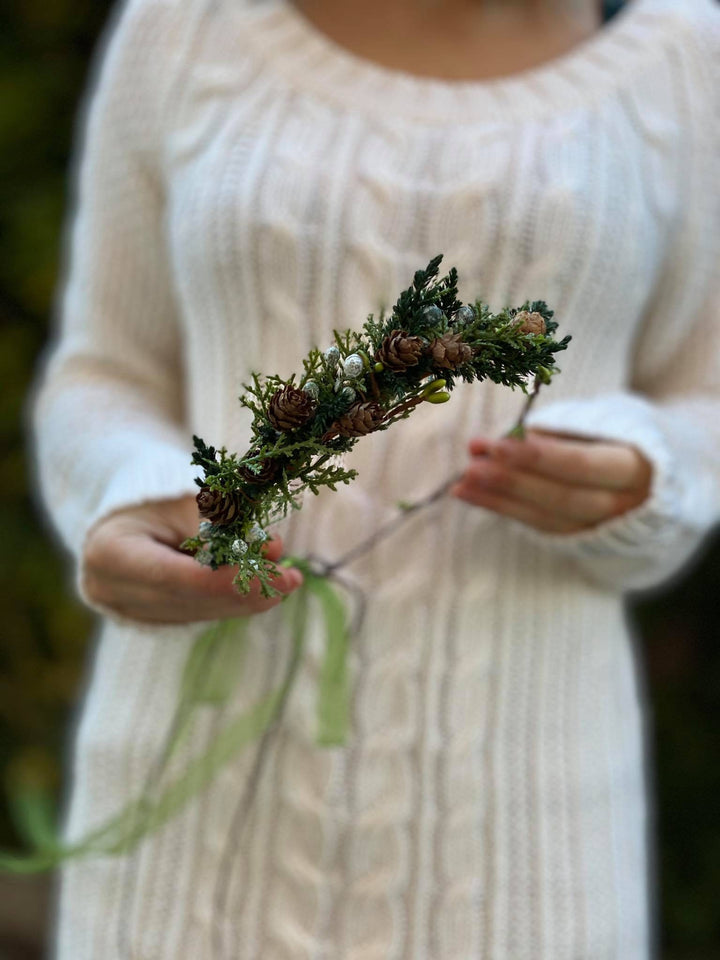 Christmassy Pine Cone Hair Wreath: Winter Woodland Crown – handmade floral hair accessory by magaela