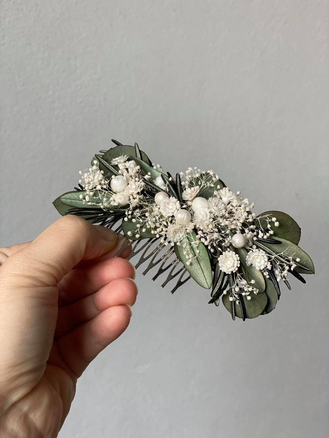 Bridal Flower Hair Comb: Greenery, Pearls, Ivory Wedding Hairpiece – handmade floral hair accessory by magaela