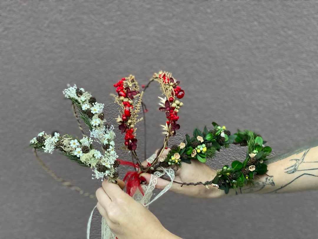 Christmas Flower Hair Crown Set: Mother Daughter Winter Photo Prop – handmade floral hair accessory by magaela