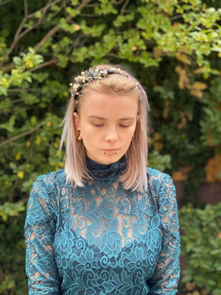 Winter Flower Headband: Pine Cone Christmas Bridal Hairband – handmade floral hair accessory by magaela