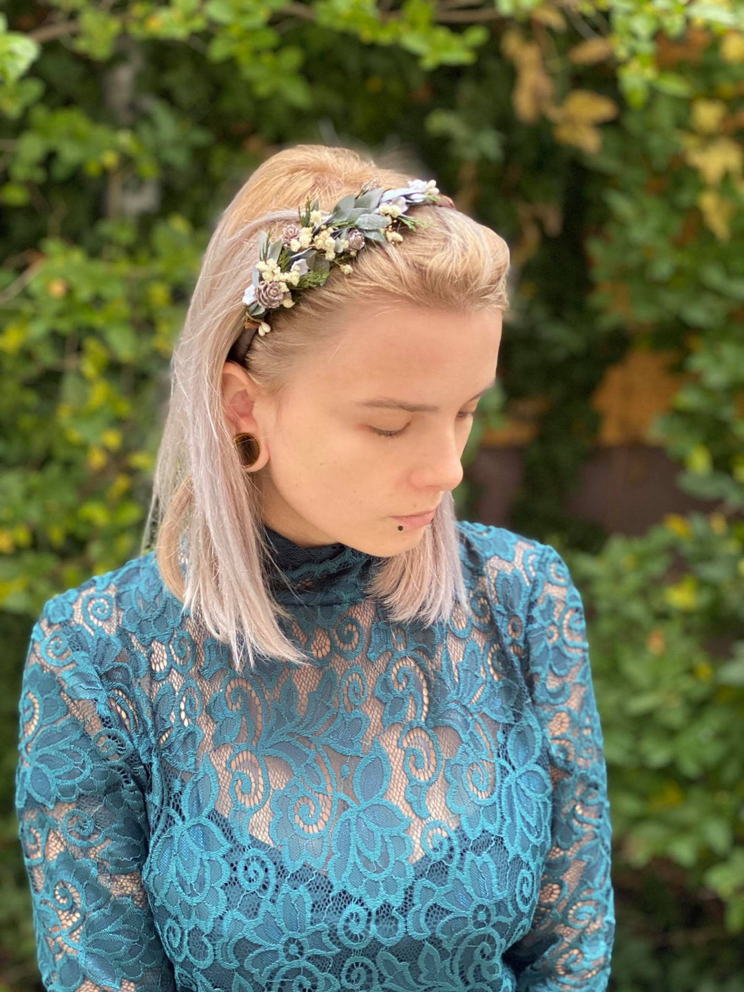 Winter Flower Headband: Pine Cone Christmas Bridal Hairband – handmade floral hair accessory by magaela