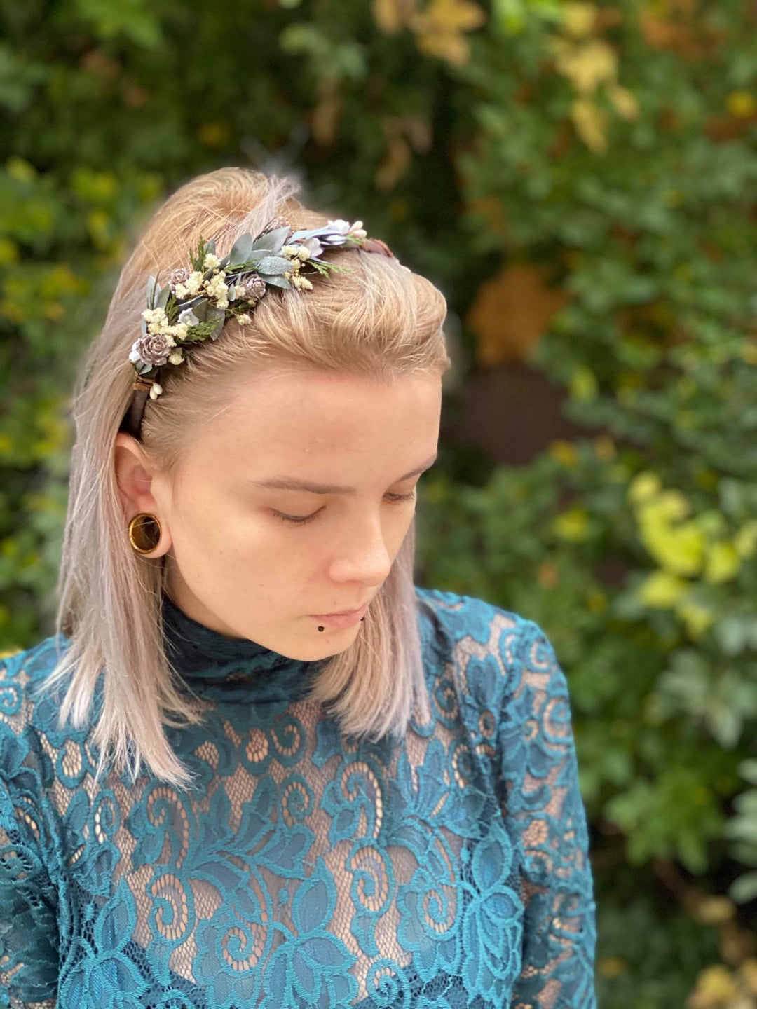Winter Flower Headband: Pine Cone Christmas Bridal Hairband – handmade floral hair accessory by magaela