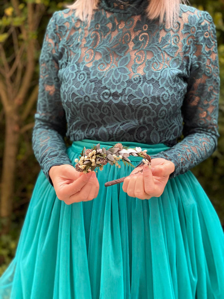 Winter Flower Headband: Pine Cone Christmas Bridal Hairband – handmade floral hair accessory by magaela