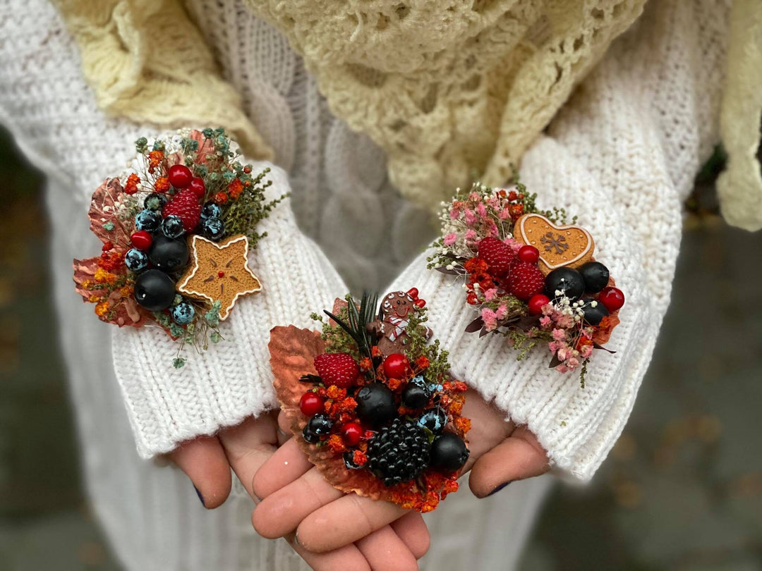 Christmas Flower Brooch: Gingerbread, Berries, Woodland Wedding – handmade floral hair accessory by magaela