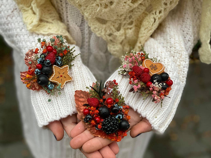 Christmas Flower Brooch: Gingerbread, Berries, Woodland Wedding – handmade floral hair accessory by magaela