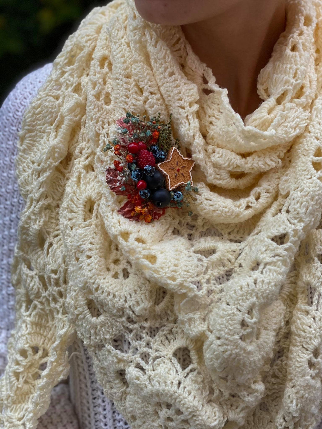 Christmas Flower Brooch: Gingerbread, Berries, Woodland Wedding – handmade floral hair accessory by magaela