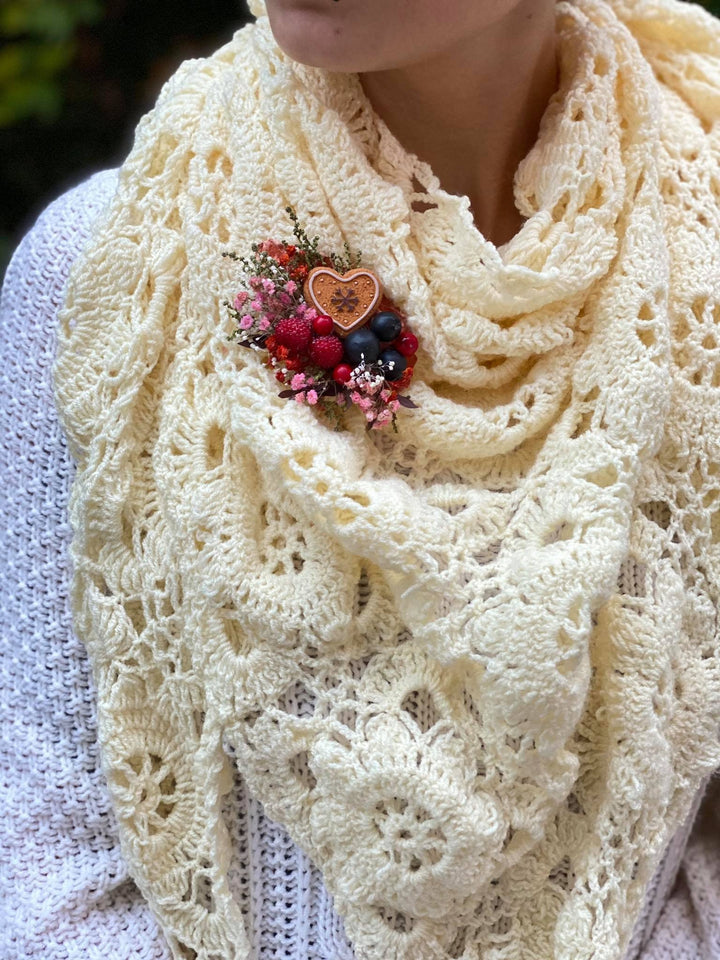 Christmas Flower Brooch: Gingerbread, Berries, Woodland Wedding – handmade floral hair accessory by magaela