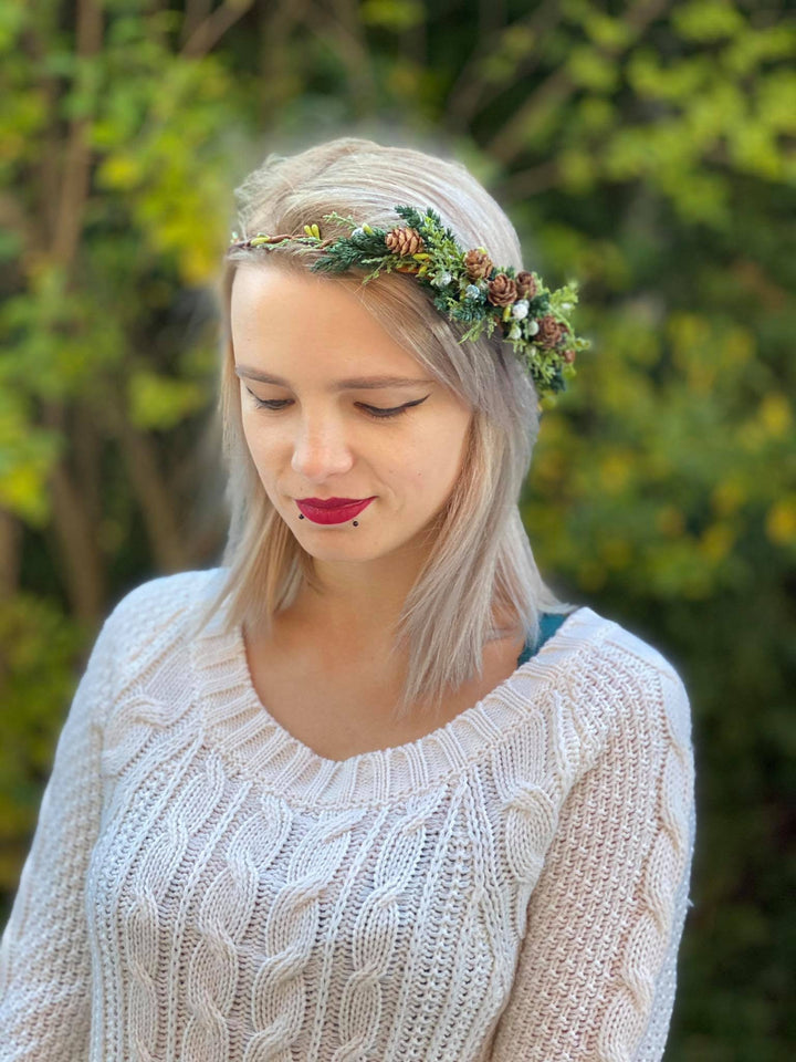 Christmassy Pine Cone Hair Wreath: Winter Woodland Crown – handmade floral hair accessory by magaela